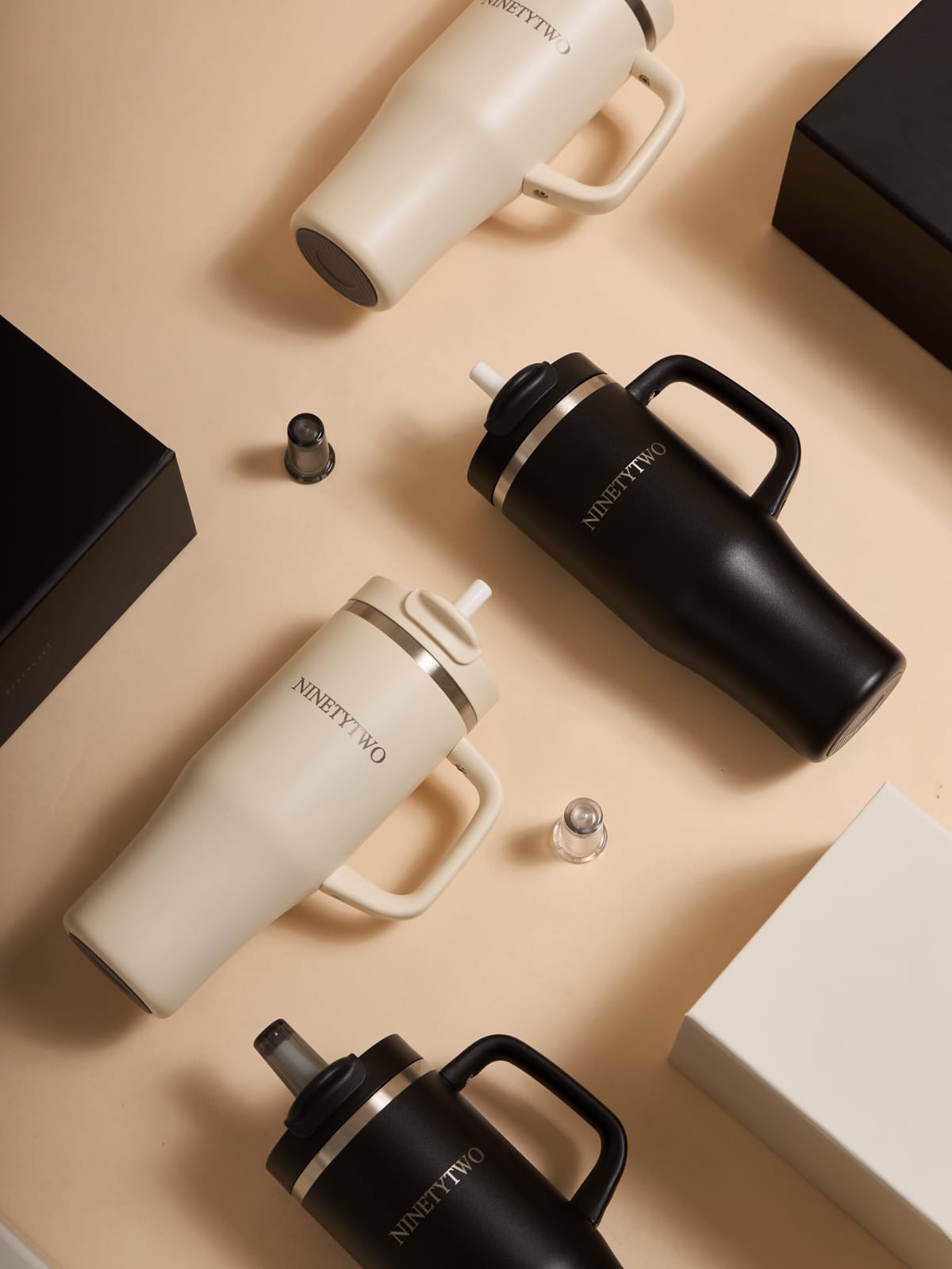 STOCK - PREVENTA - NINETYTWO Tumbler🖤🤍