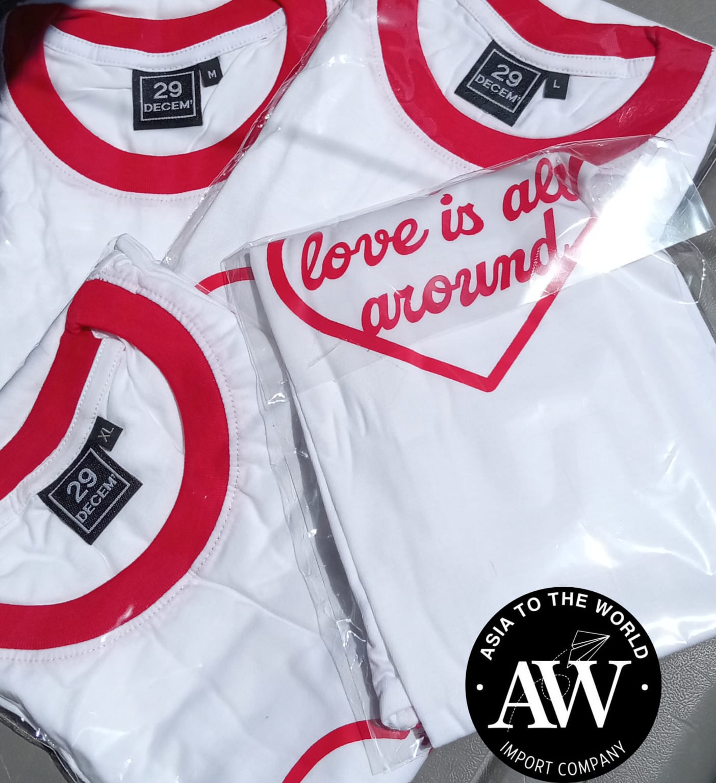 EN STOCK - Camiseta - Love is all around